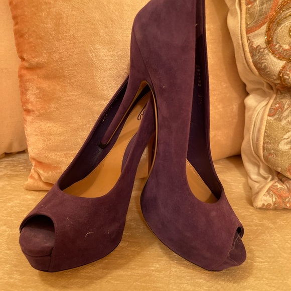 Authentic brand new Gucci pumps - Picture 2 of 3